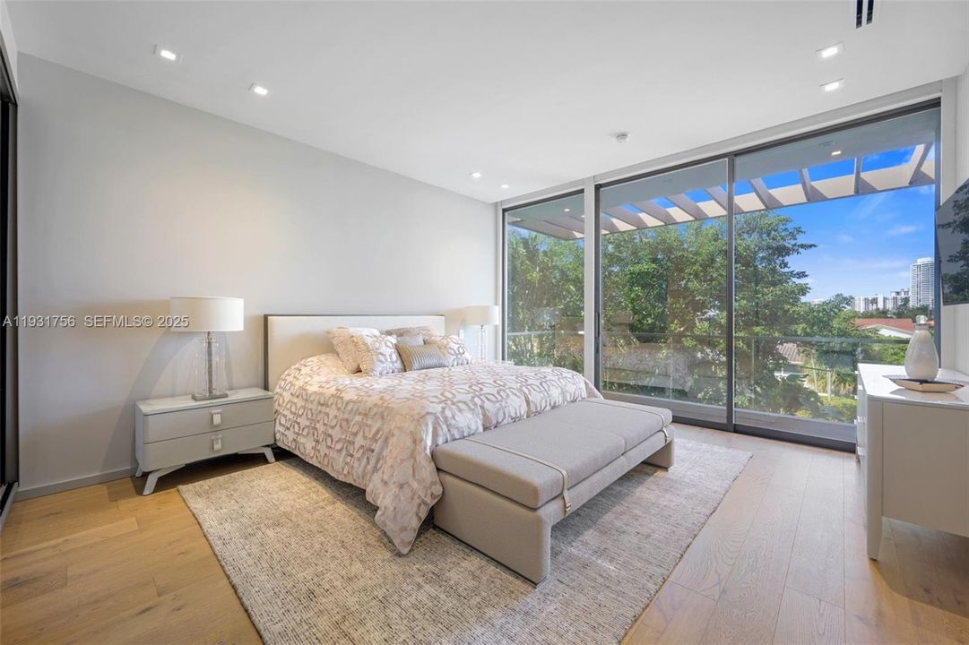 For Rent: $60,000 (5 beds, 5 baths, 5492 Square Feet)