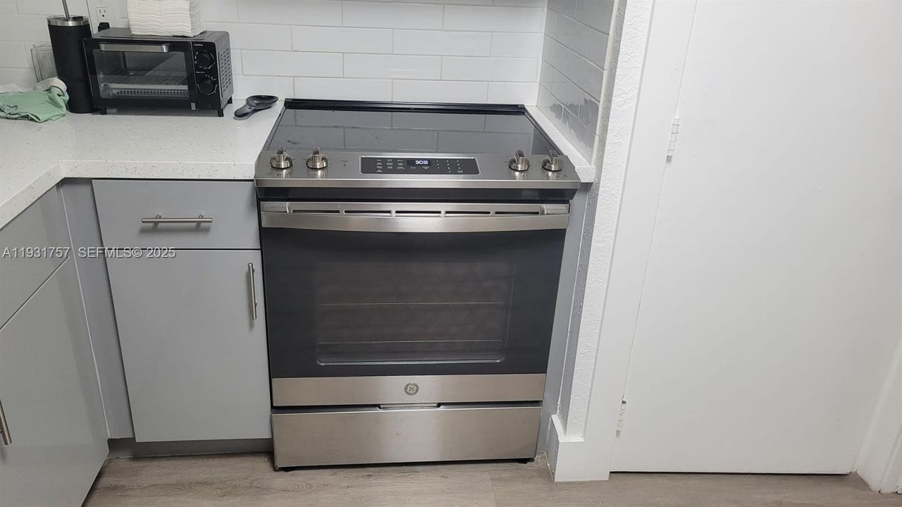 В аренду: $2,200 (2 спален, 2 ванн, 972 Квадратных фут)