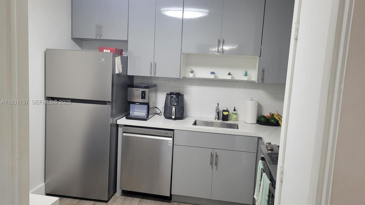 В аренду: $2,200 (2 спален, 2 ванн, 972 Квадратных фут)