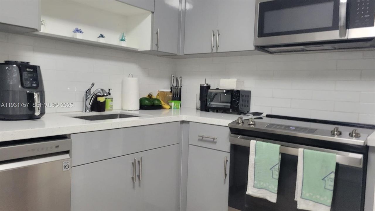 В аренду: $2,200 (2 спален, 2 ванн, 972 Квадратных фут)