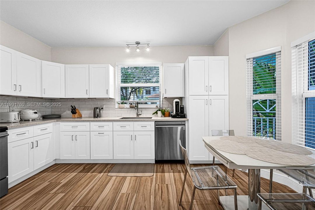 待售: $649,000 (3 贝兹, 3 浴室, 1604 平方英尺)