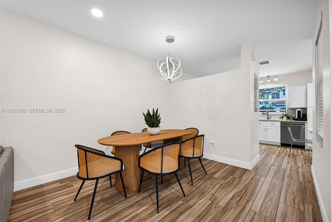 待售: $649,000 (3 贝兹, 3 浴室, 1604 平方英尺)