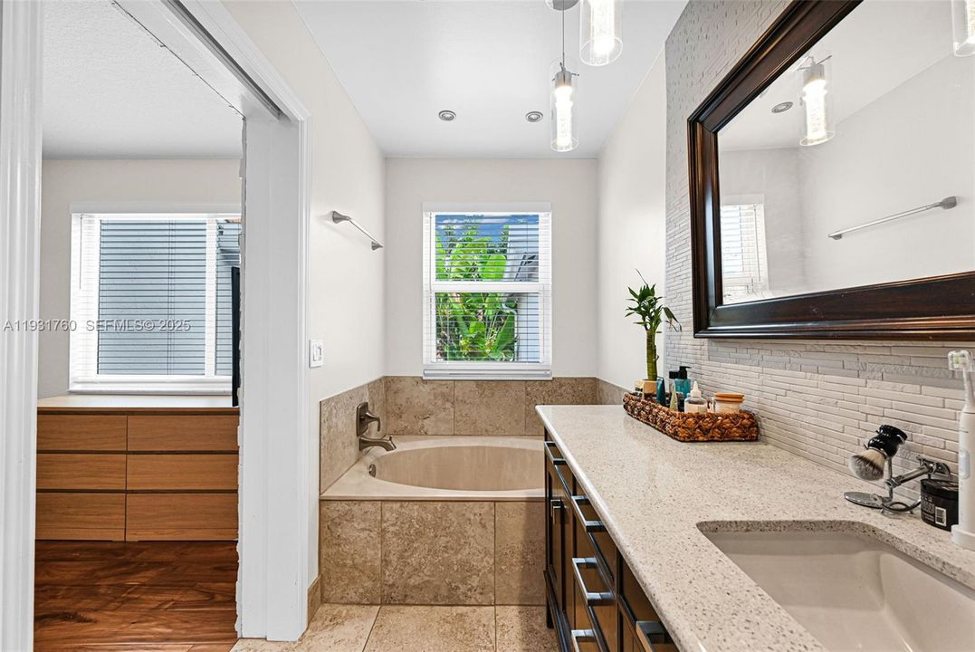 待售: $649,000 (3 贝兹, 3 浴室, 1604 平方英尺)