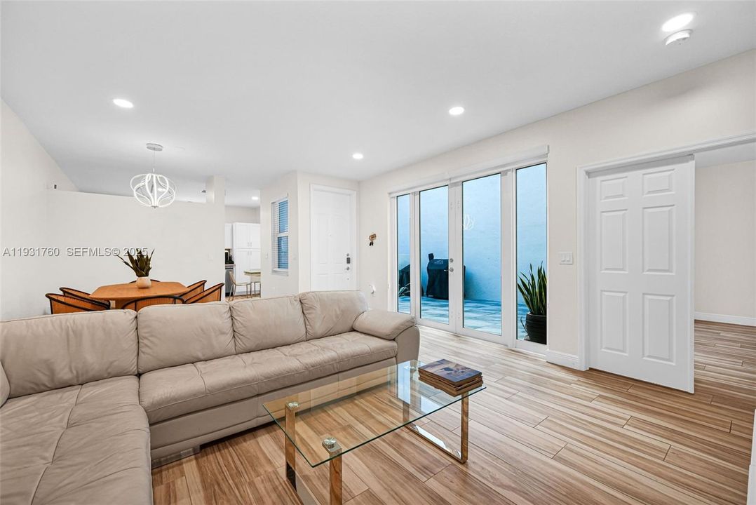 待售: $649,000 (3 贝兹, 3 浴室, 1604 平方英尺)