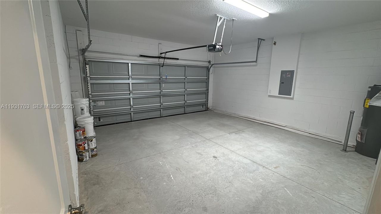 En Venta: $349,000 (4 camas, 3 baños, 1990 Pies cuadrados)