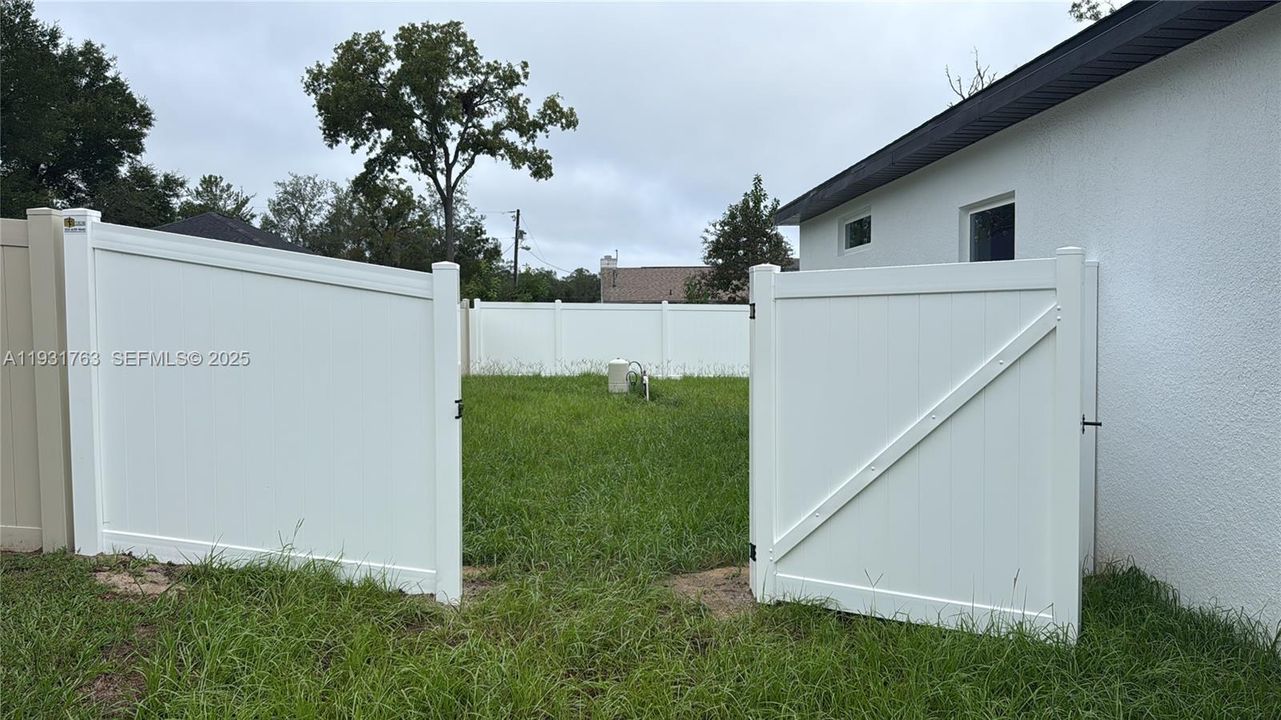 En Venta: $349,000 (4 camas, 3 baños, 1990 Pies cuadrados)