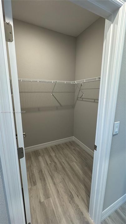 En Venta: $349,000 (4 camas, 3 baños, 1990 Pies cuadrados)