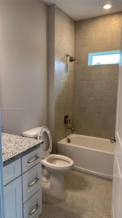 En Venta: $349,000 (4 camas, 3 baños, 1990 Pies cuadrados)