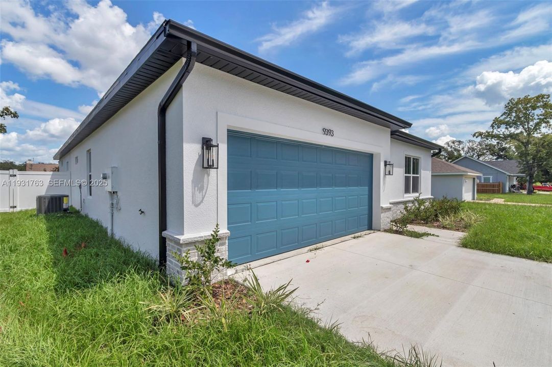 En Venta: $349,000 (4 camas, 3 baños, 1990 Pies cuadrados)