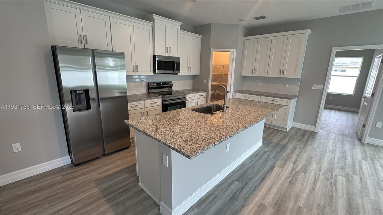 En Venta: $349,000 (4 camas, 3 baños, 1990 Pies cuadrados)