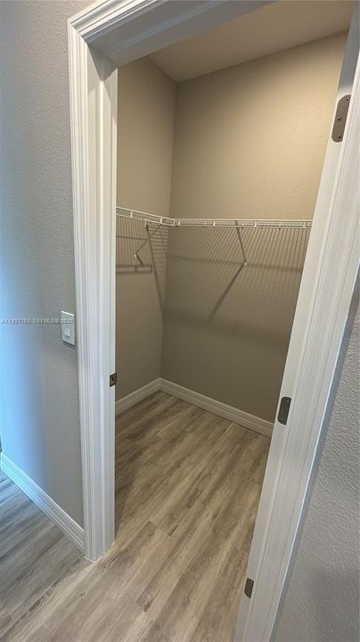 En Venta: $349,000 (4 camas, 3 baños, 1990 Pies cuadrados)