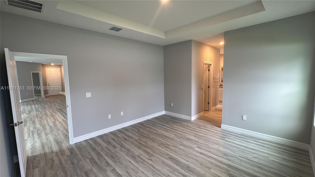 En Venta: $349,000 (4 camas, 3 baños, 1990 Pies cuadrados)