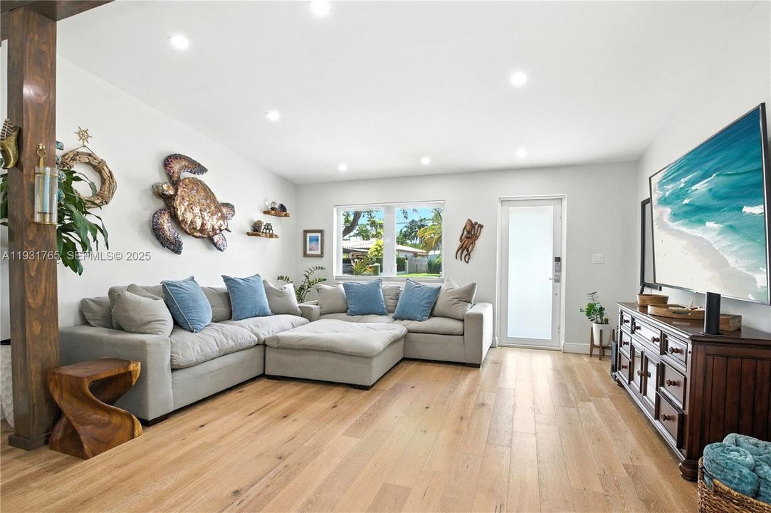 For Rent: $5,000 (2 beds, 1 baths, 1322 Square Feet)