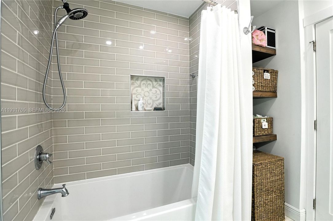 For Rent: $5,000 (2 beds, 1 baths, 1322 Square Feet)