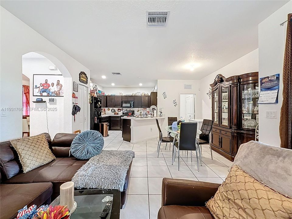 На продажу: $575,000 (4 спален, 2 ванн, 2264 Квадратных фут)