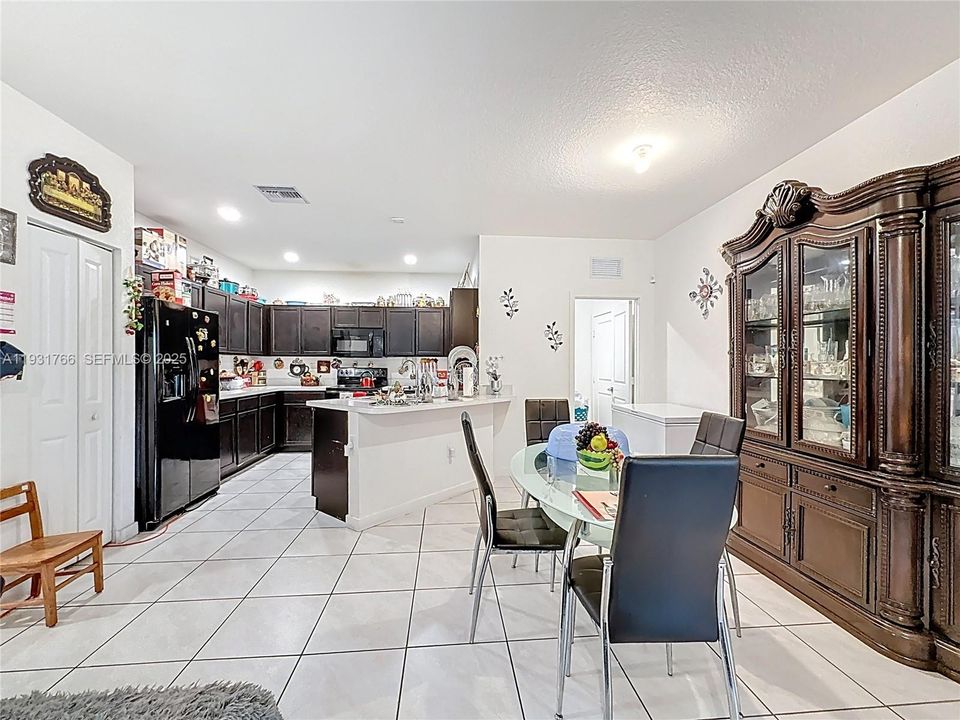 На продажу: $575,000 (4 спален, 2 ванн, 2264 Квадратных фут)