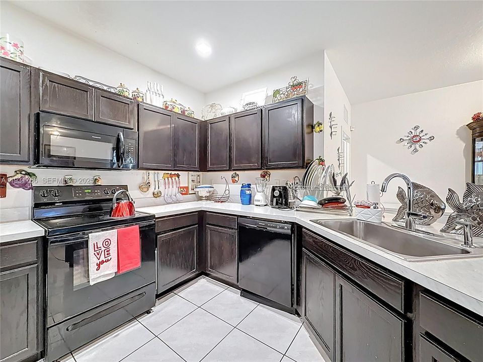 На продажу: $575,000 (4 спален, 2 ванн, 2264 Квадратных фут)