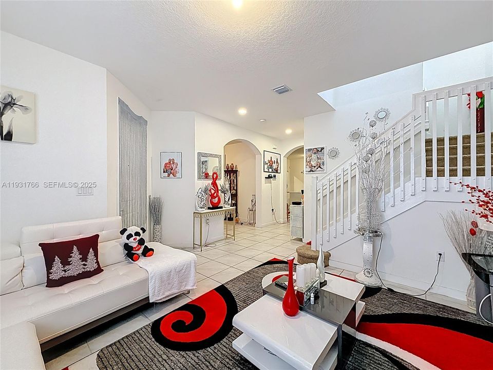 На продажу: $575,000 (4 спален, 2 ванн, 2264 Квадратных фут)