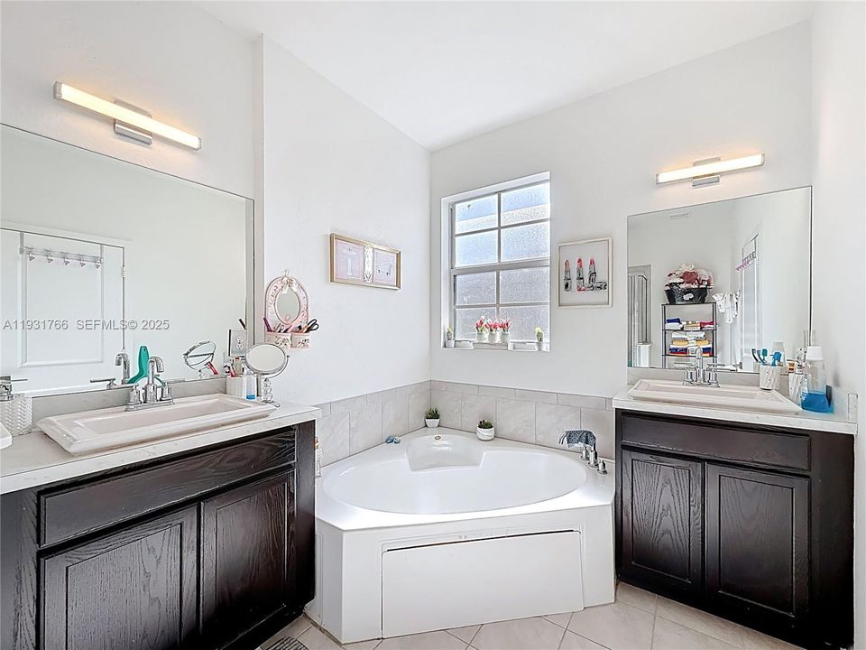 На продажу: $575,000 (4 спален, 2 ванн, 2264 Квадратных фут)