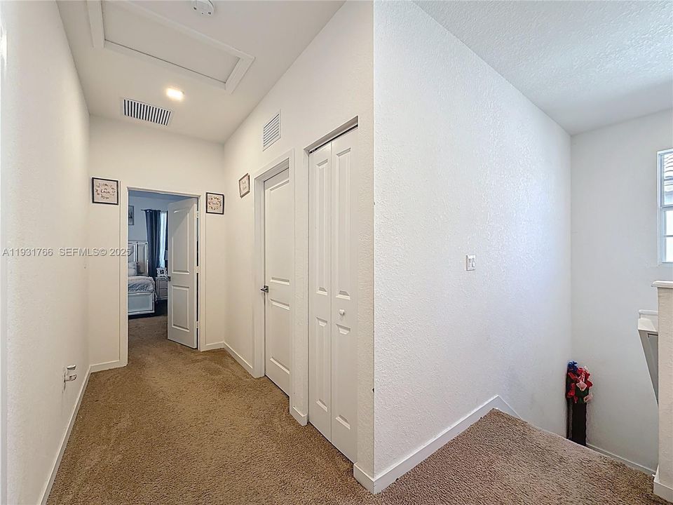 На продажу: $575,000 (4 спален, 2 ванн, 2264 Квадратных фут)