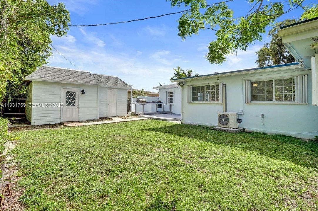 Ample private green area to for dogs or kids.