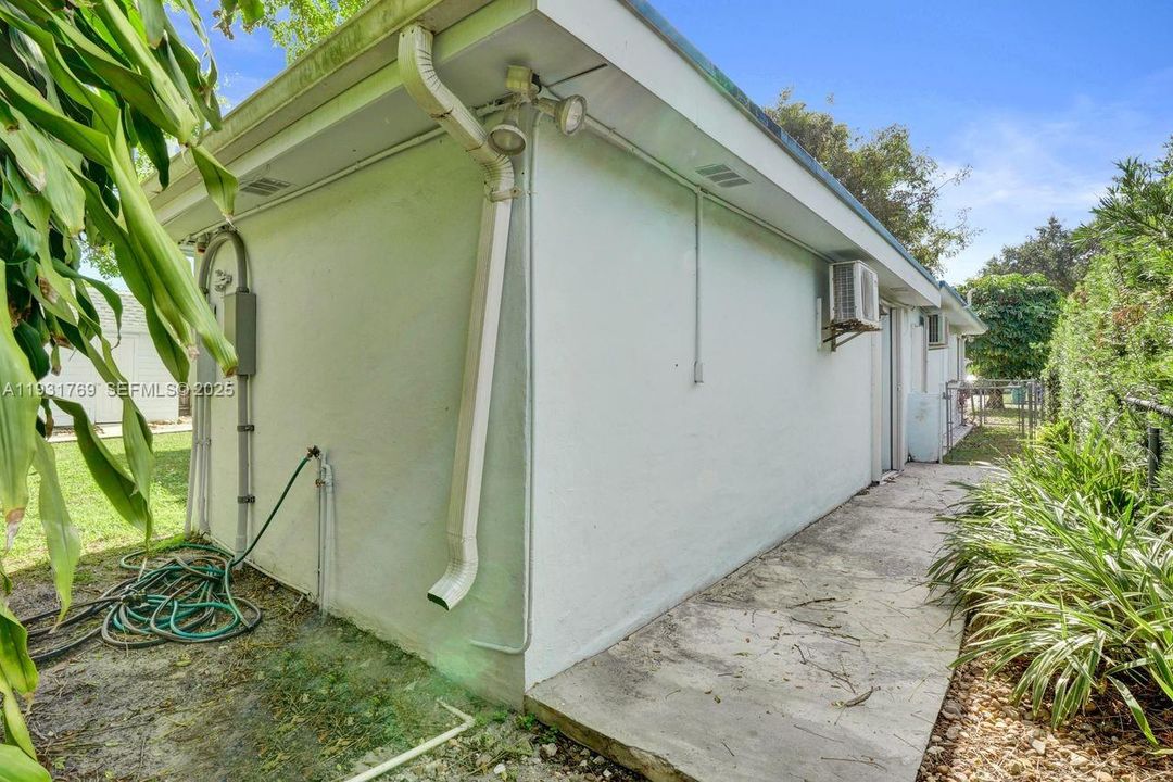 出租: $4,400 (3 贝兹, 2 浴室, 2038 平方英尺)