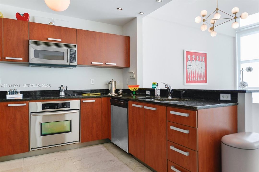 В аренду: $4,000 (2 спален, 2 ванн, 1205 Квадратных фут)