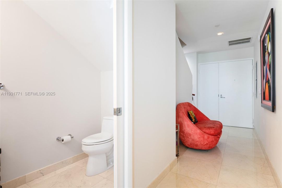 В аренду: $4,000 (2 спален, 2 ванн, 1205 Квадратных фут)