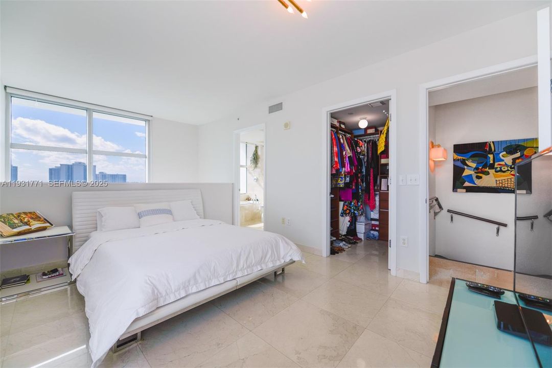 В аренду: $4,000 (2 спален, 2 ванн, 1205 Квадратных фут)