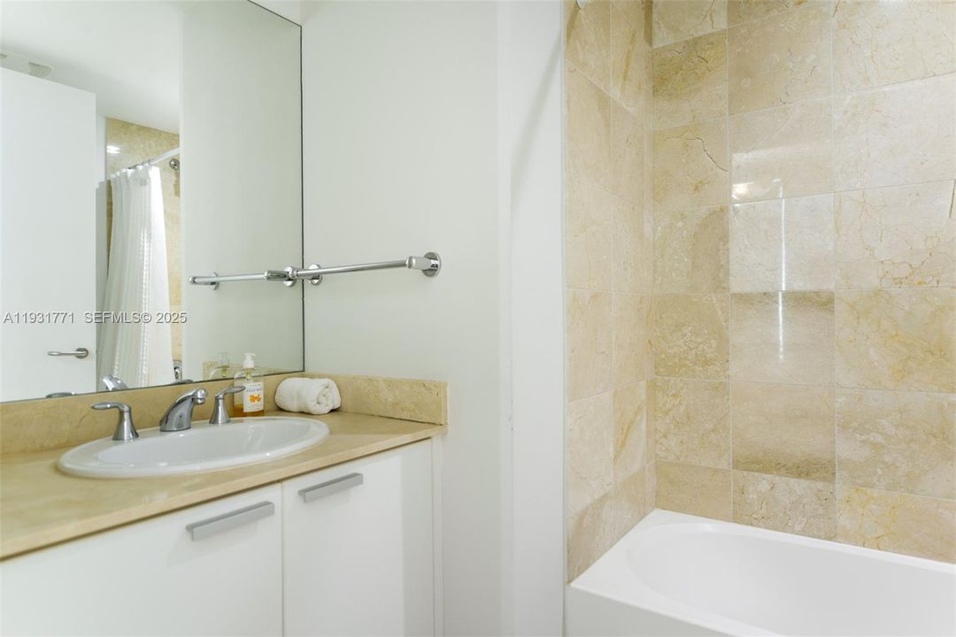 В аренду: $4,000 (2 спален, 2 ванн, 1205 Квадратных фут)