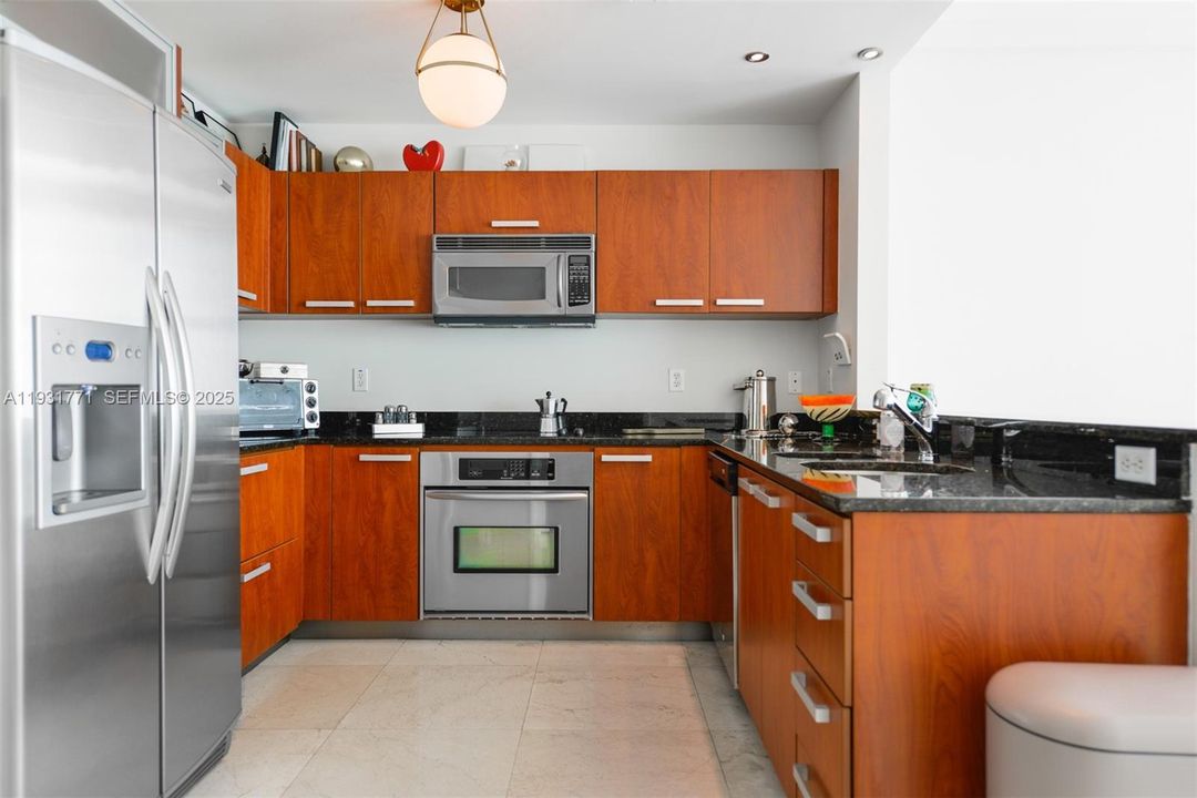 В аренду: $4,000 (2 спален, 2 ванн, 1205 Квадратных фут)