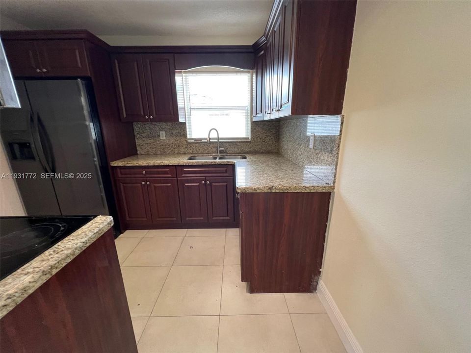 For Rent: $2,800 (3 beds, 1 baths, 1310 Square Feet)