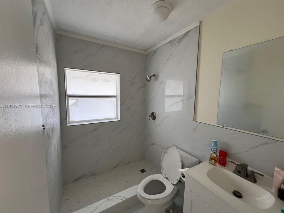 For Rent: $2,800 (3 beds, 1 baths, 1310 Square Feet)