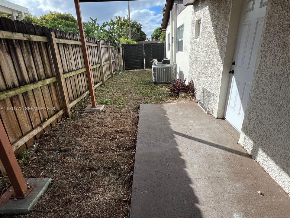 For Rent: $2,800 (3 beds, 1 baths, 1310 Square Feet)