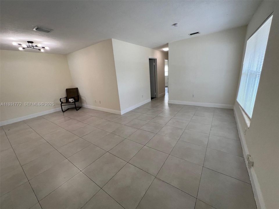 For Rent: $2,800 (3 beds, 1 baths, 1310 Square Feet)