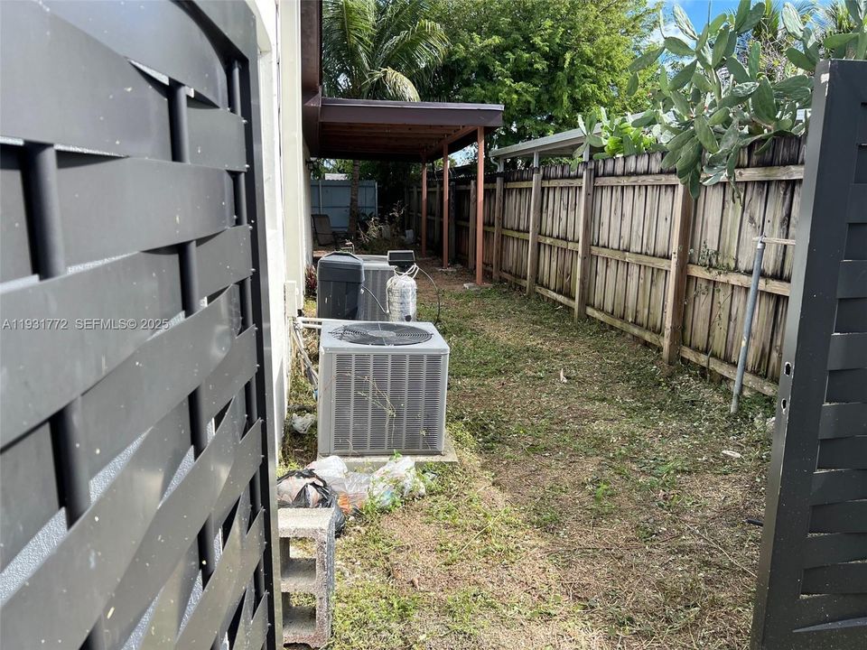 For Rent: $2,800 (3 beds, 1 baths, 1310 Square Feet)