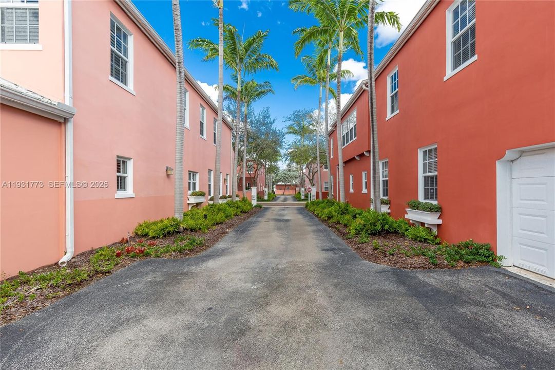 出租: $8,500 (3 贝兹, 2 浴室, 2343 平方英尺)