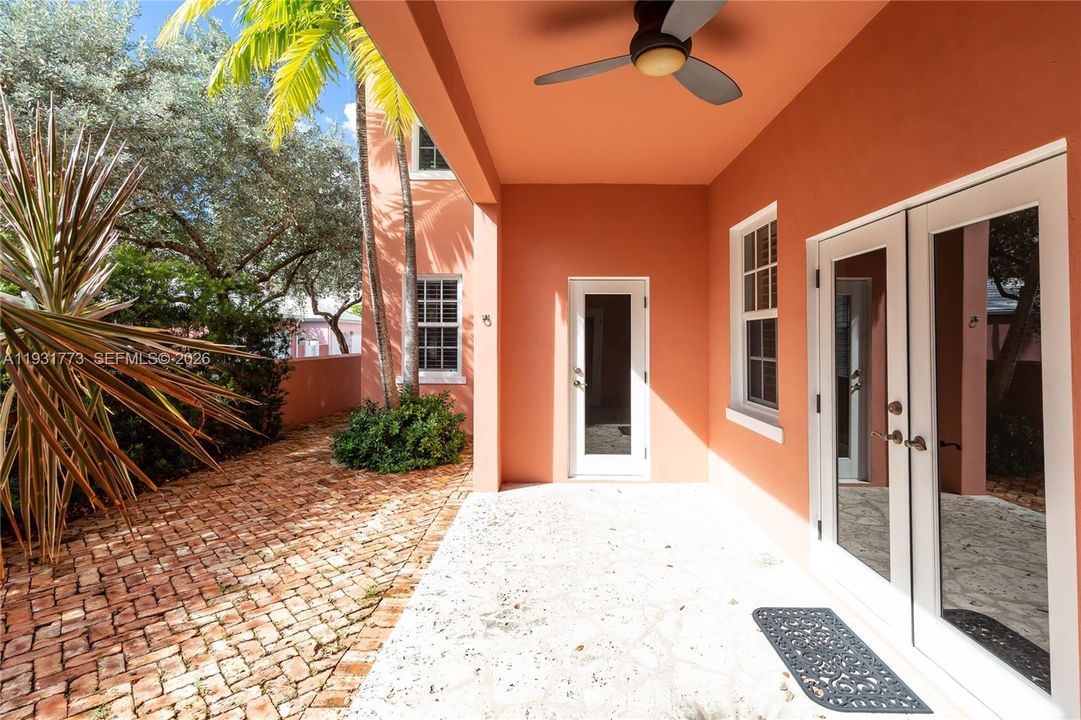 出租: $8,500 (3 贝兹, 2 浴室, 2343 平方英尺)