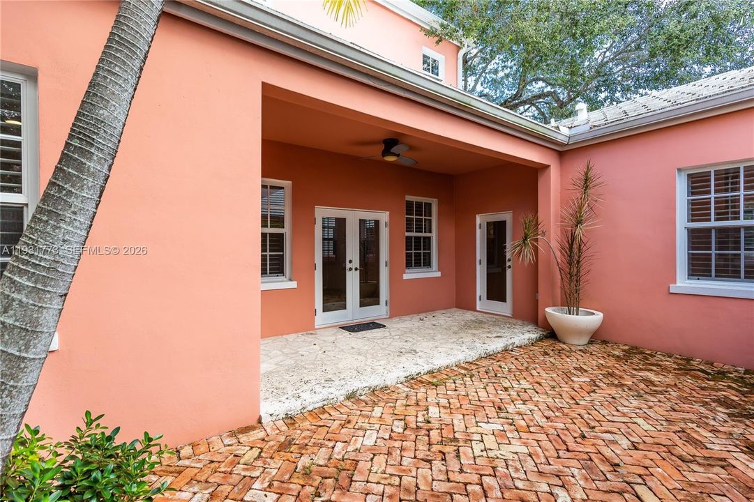 出租: $8,500 (3 贝兹, 2 浴室, 2343 平方英尺)