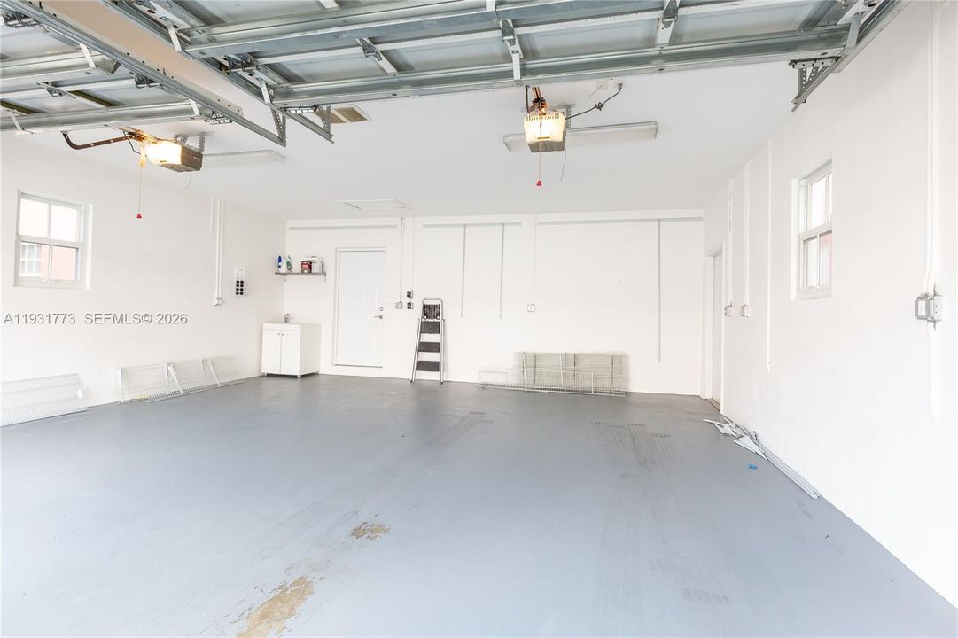 出租: $8,500 (3 贝兹, 2 浴室, 2343 平方英尺)