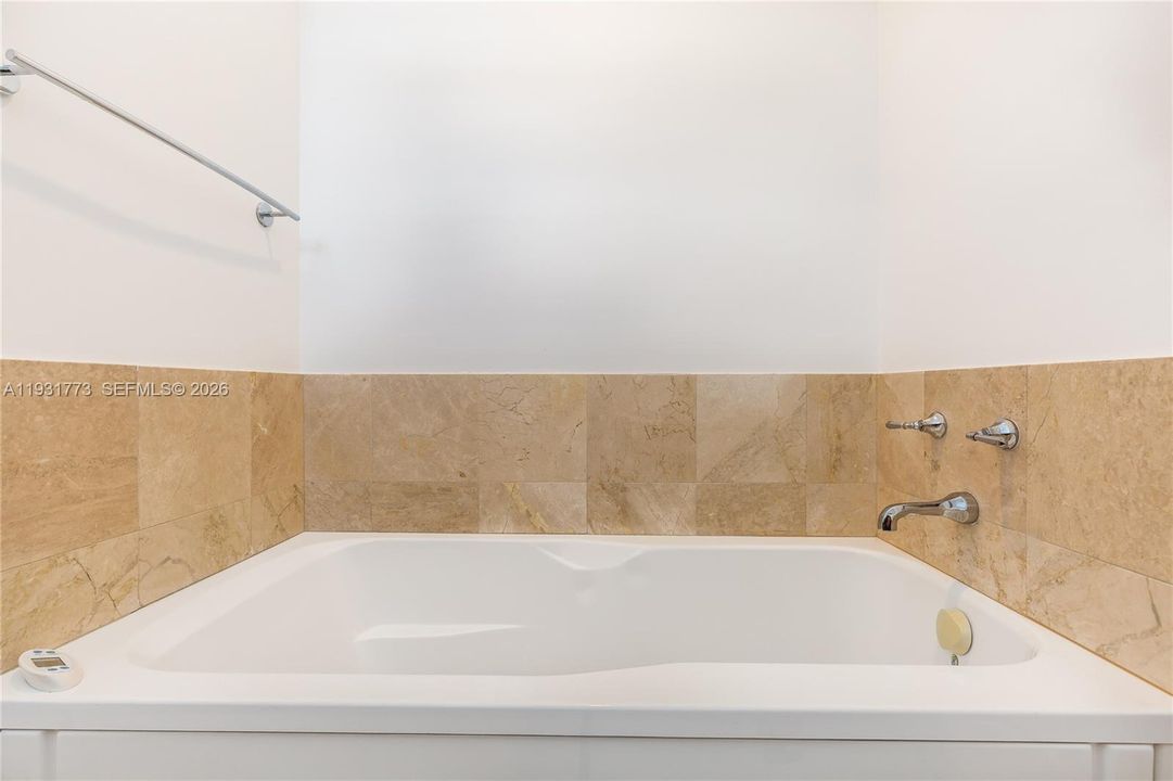 出租: $8,500 (3 贝兹, 2 浴室, 2343 平方英尺)