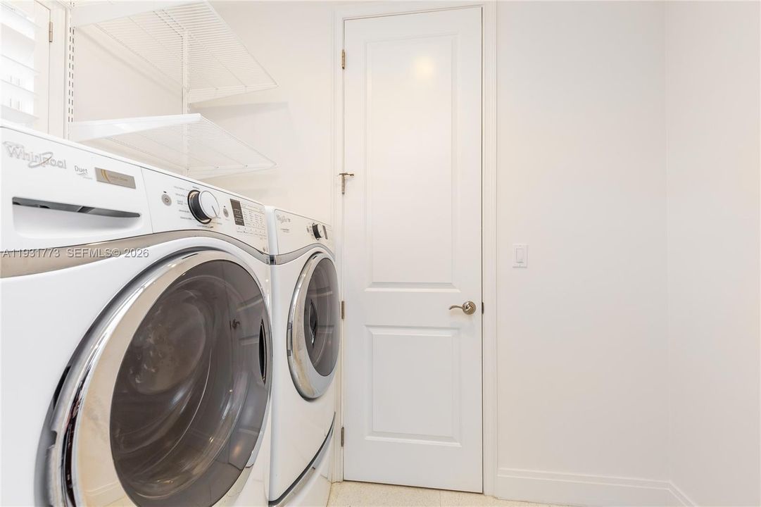 出租: $8,500 (3 贝兹, 2 浴室, 2343 平方英尺)