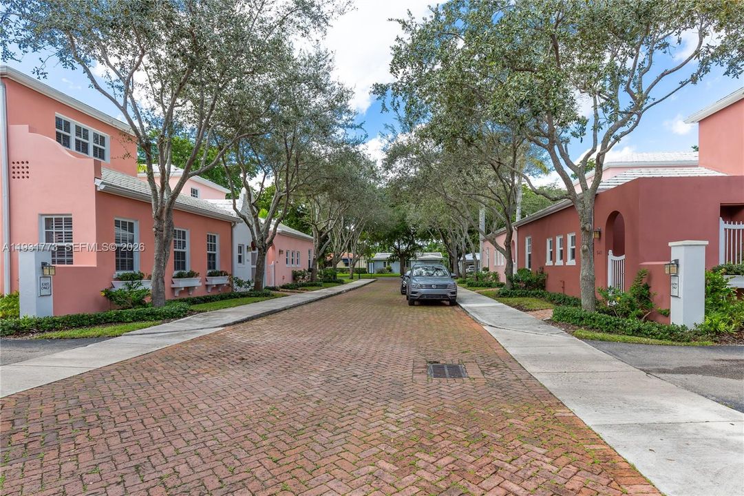 出租: $8,500 (3 贝兹, 2 浴室, 2343 平方英尺)