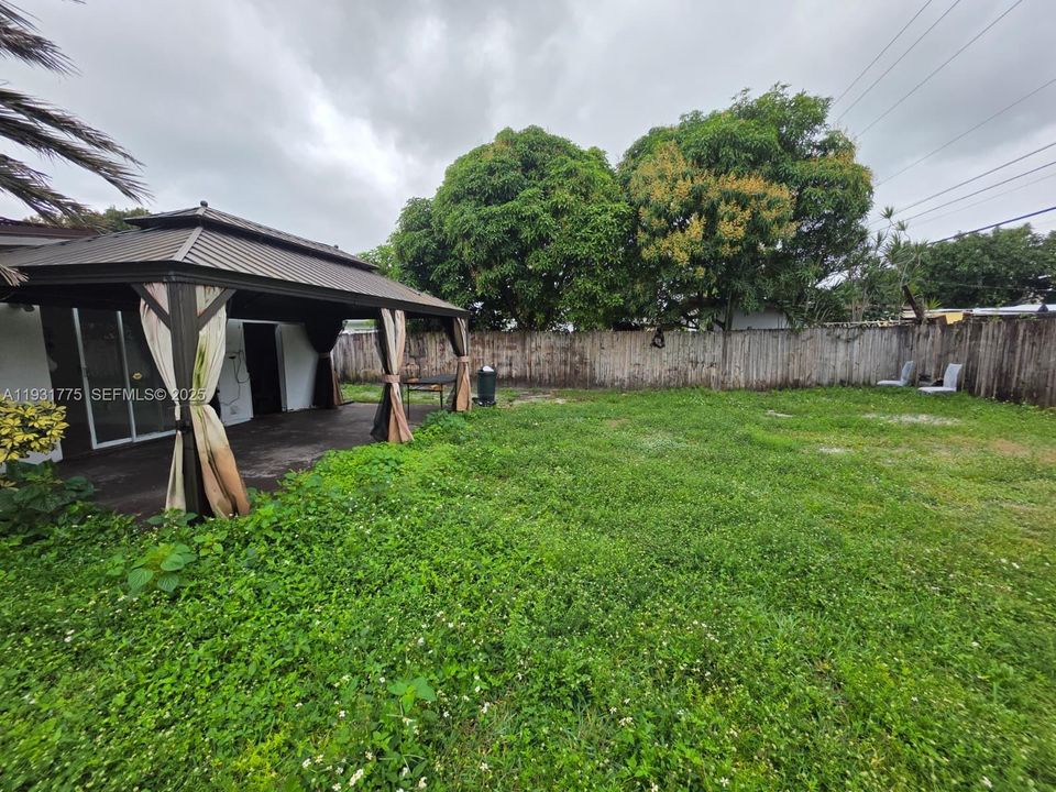 出租: $2,650 (2 贝兹, 1 浴室, 797 平方英尺)