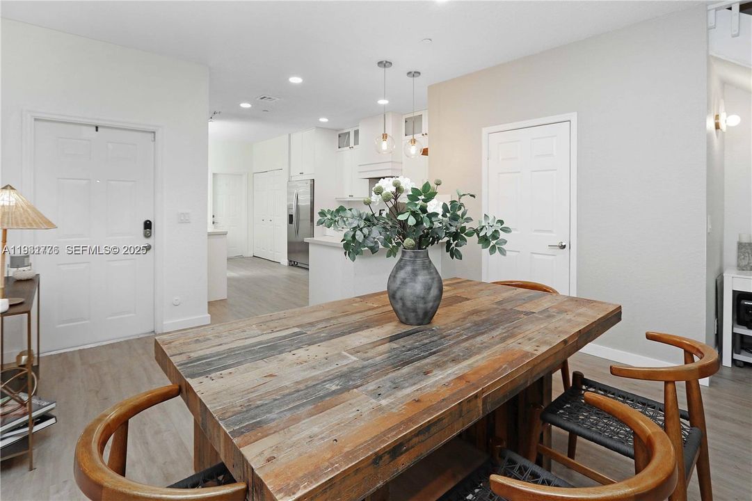 出租: $3,250 (2 贝兹, 2 浴室, 1386 平方英尺)