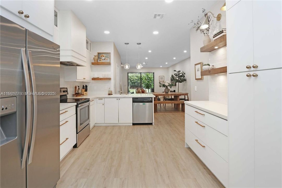 出租: $3,250 (2 贝兹, 2 浴室, 1386 平方英尺)