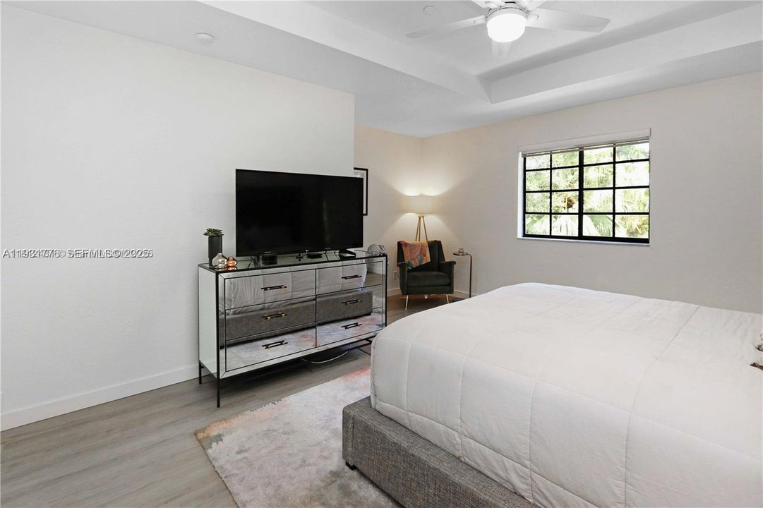 出租: $3,250 (2 贝兹, 2 浴室, 1386 平方英尺)