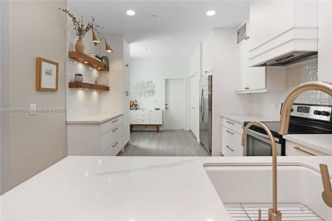 出租: $3,250 (2 贝兹, 2 浴室, 1386 平方英尺)