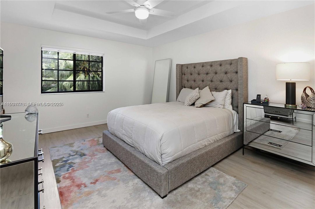 出租: $3,250 (2 贝兹, 2 浴室, 1386 平方英尺)