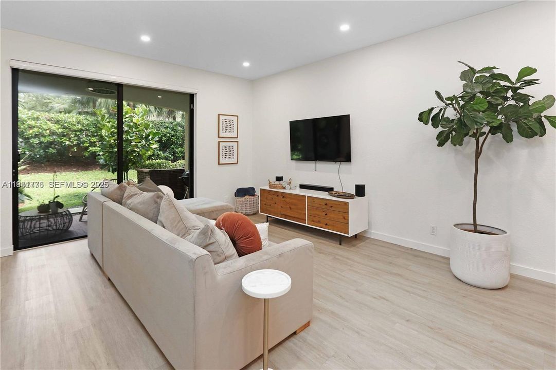 出租: $3,250 (2 贝兹, 2 浴室, 1386 平方英尺)